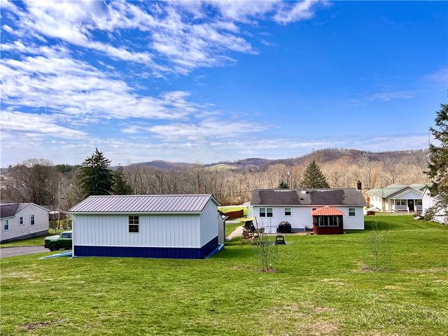 1306 Locust Ave, North Apollo, PA 15673