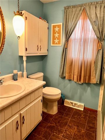 1306 Locust Ave, North Apollo, PA 15673