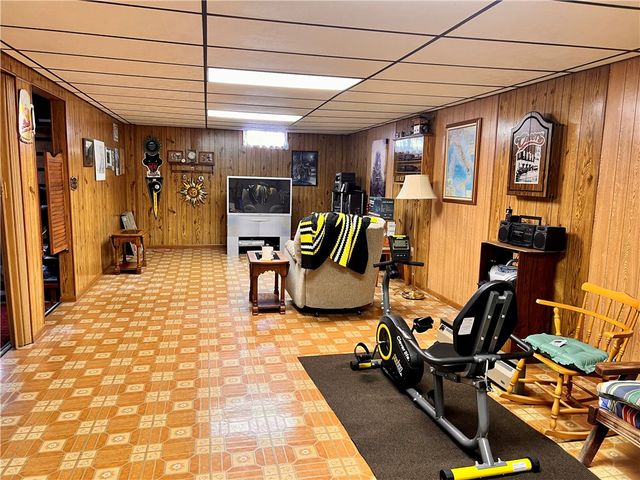 1306 Locust Ave, North Apollo, PA 15673