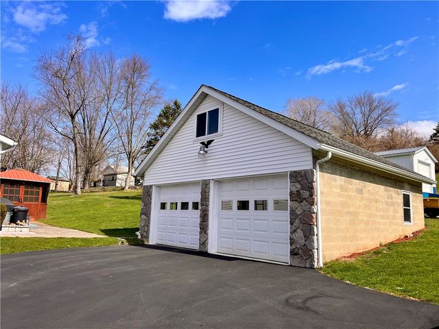 1306 Locust Ave, North Apollo, PA 15673