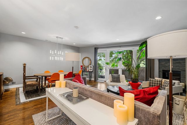 2442 W Madison Street 1, Chicago, IL 60612