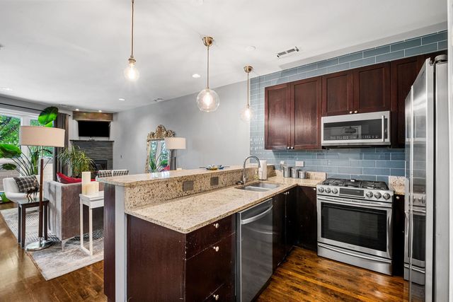 2442 W Madison Street 1, Chicago, IL 60612