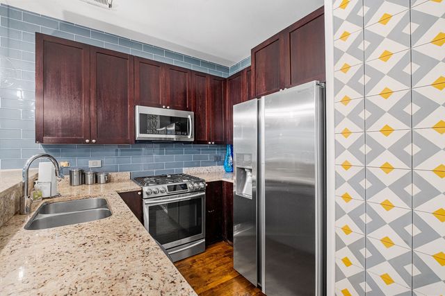 2442 W Madison Street 1, Chicago, IL 60612