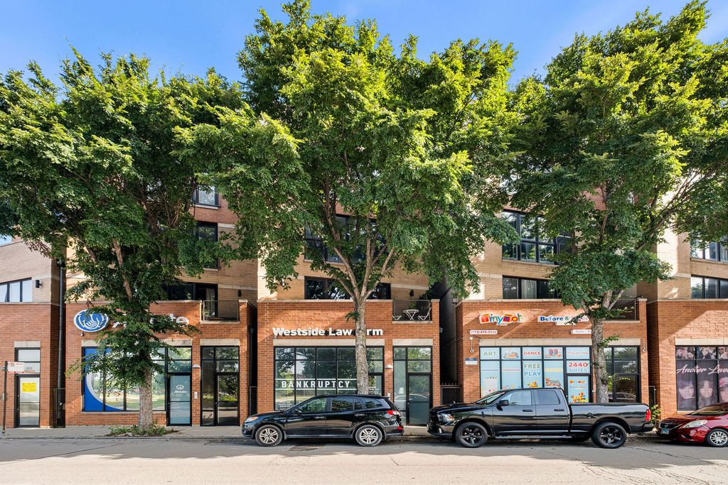 2442 W Madison Street 1, Chicago, IL 60612