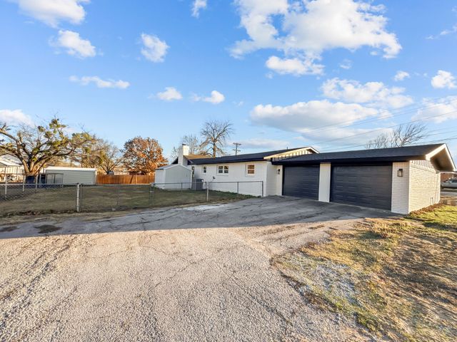 501 Roach Street, Bowie, TX 76230