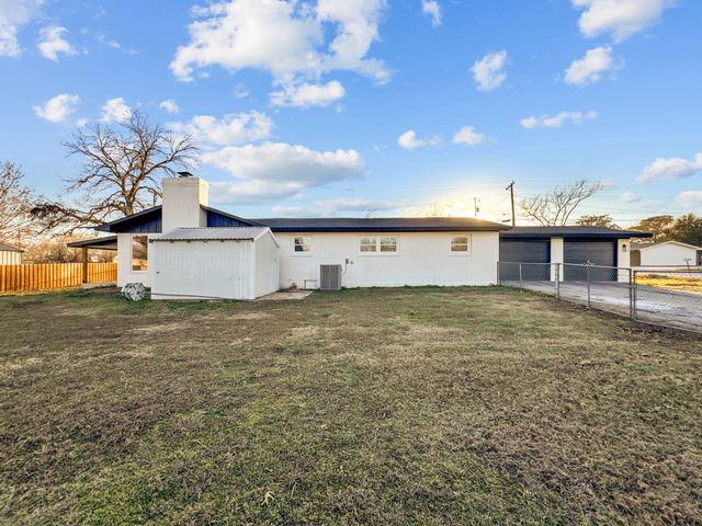 501 Roach Street, Bowie, TX 76230