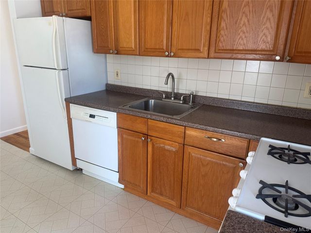 219 Manhattan Avenue, Westbury, NY 11590