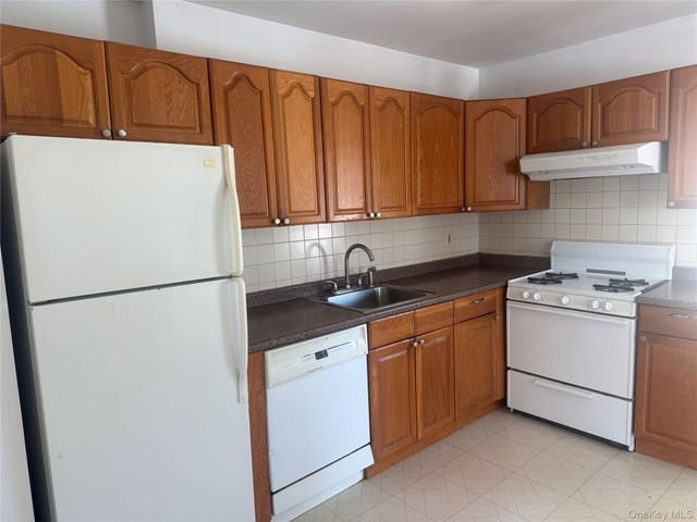 219 Manhattan Avenue, Westbury, NY 11590