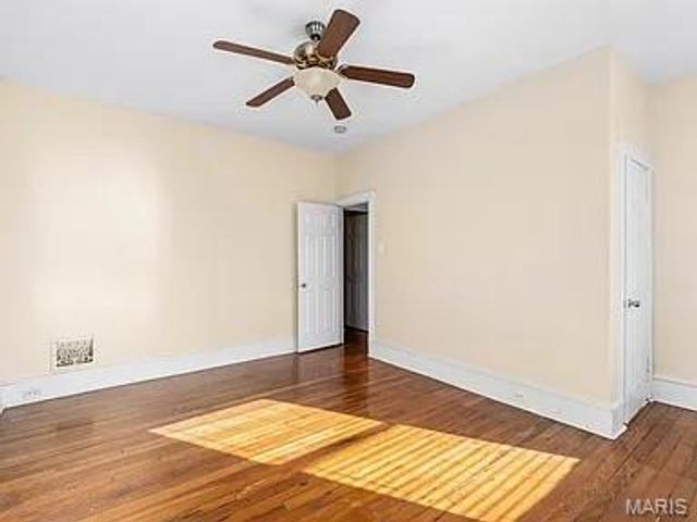 2901 Sidney Street, St Louis, MO 63104