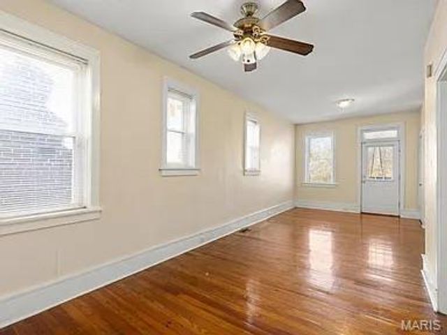 2901 Sidney Street, St Louis, MO 63104