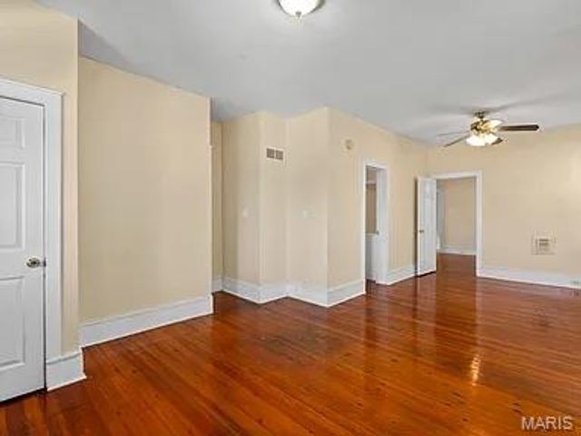 2901 Sidney Street, St Louis, MO 63104