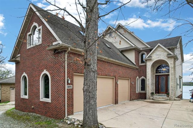 3071 School Lake Drive, Brighton, MI 48114