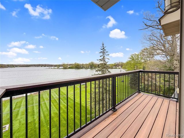 3071 School Lake Drive, Brighton, MI 48114