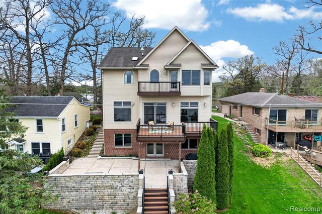 3071 School Lake Drive, Brighton, MI 48114