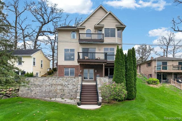 3071 School Lake Drive, Brighton, MI 48114