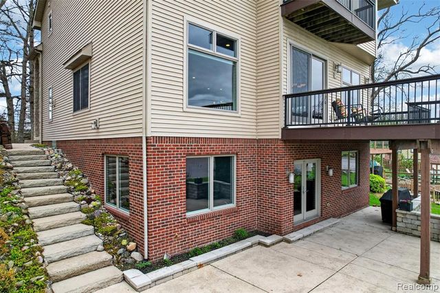 3071 School Lake Drive, Brighton, MI 48114