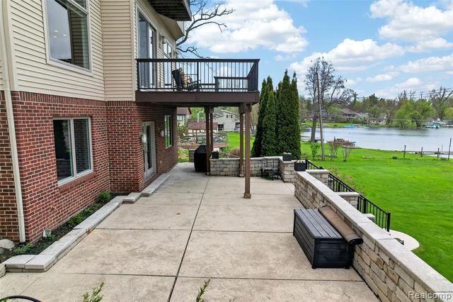 3071 School Lake Drive, Brighton, MI 48114