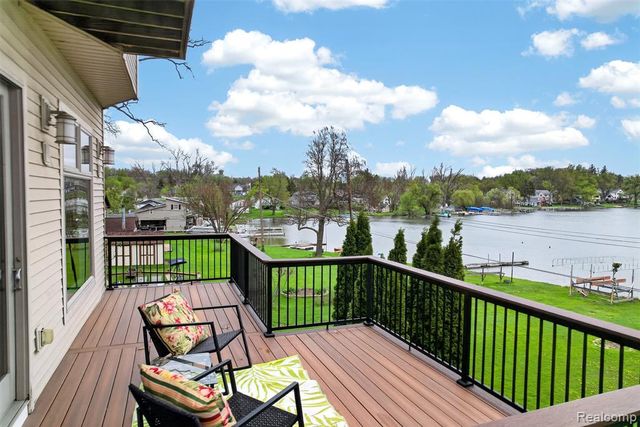 3071 School Lake Drive, Brighton, MI 48114