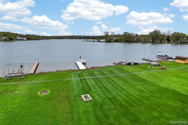 3071 School Lake Drive, Brighton, MI 48114