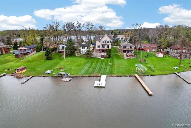 3071 School Lake Drive, Brighton, MI 48114