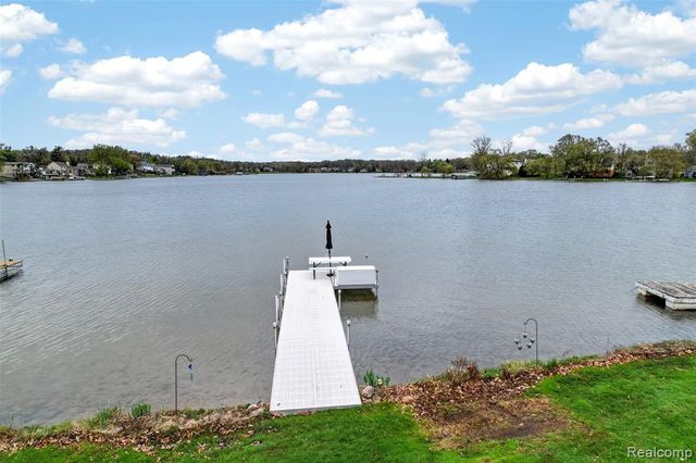 3071 School Lake Drive, Brighton, MI 48114