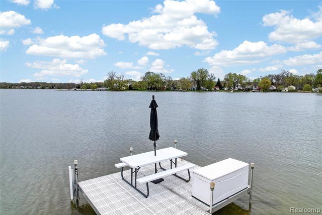 3071 School Lake Drive, Brighton, MI 48114