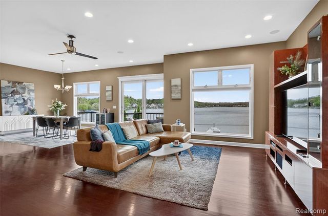 3071 School Lake Drive, Brighton, MI 48114