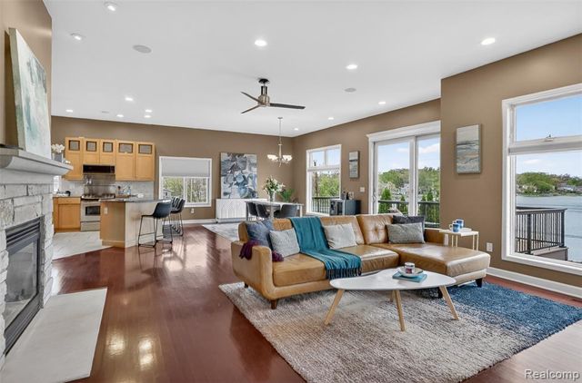 3071 School Lake Drive, Brighton, MI 48114