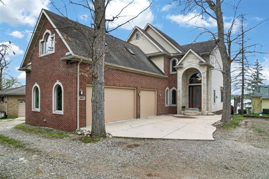 3071 School Lake Drive, Brighton, MI 48114
