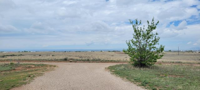5 Yucca Lane, Moriarty, NM 87035