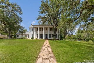 391 W Broadview Dr, San Antonio, TX 78228