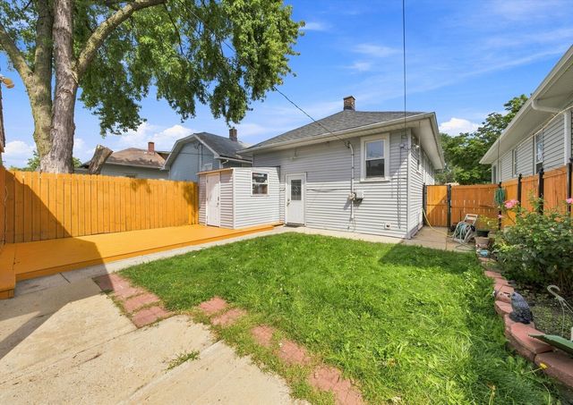 122 S 21st Avenue, Maywood, IL 60153