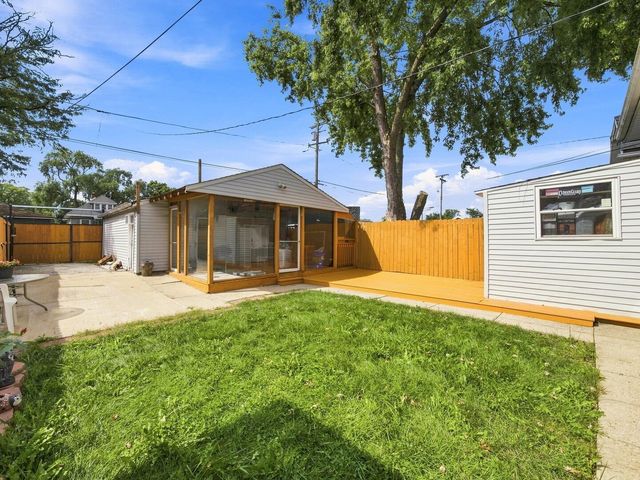 122 S 21st Avenue, Maywood, IL 60153