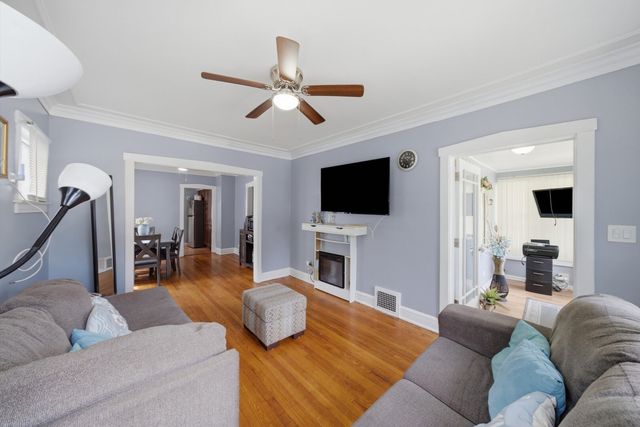 122 S 21st Avenue, Maywood, IL 60153