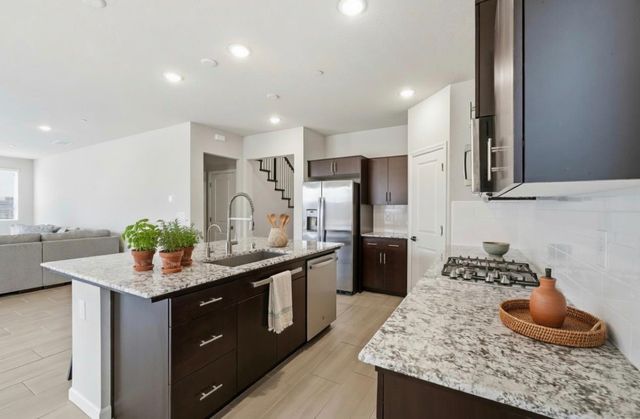 503 Cathedral Court S, Madera, CA 93636