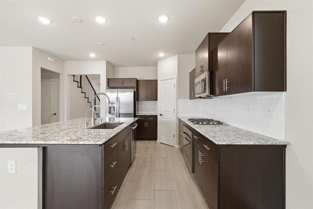 503 Cathedral Court S, Madera, CA 93636