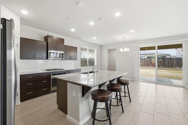 503 Cathedral Court S, Madera, CA 93636