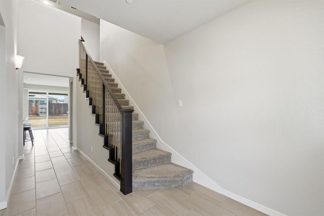 503 Cathedral Court S, Madera, CA 93636