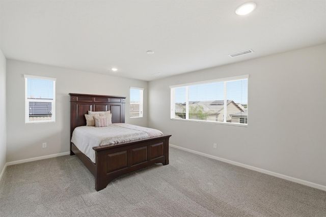 503 Cathedral Court S, Madera, CA 93636