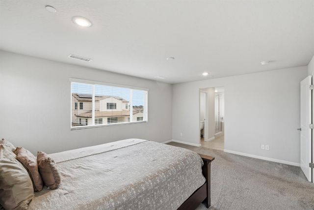 503 Cathedral Court S, Madera, CA 93636