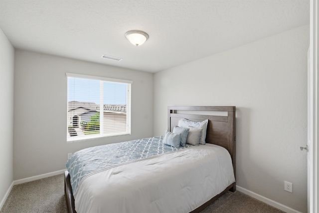 503 Cathedral Court S, Madera, CA 93636