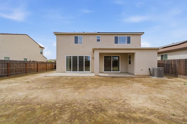 503 Cathedral Court S, Madera, CA 93636