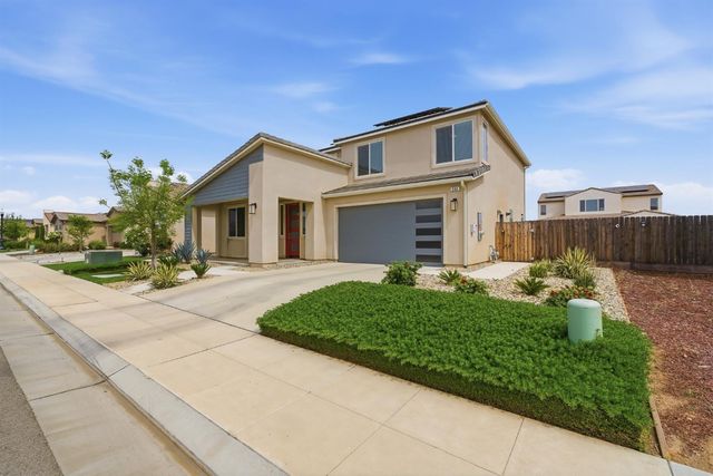 503 Cathedral Court S, Madera, CA 93636