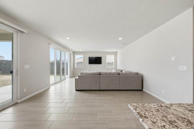 503 Cathedral Court S, Madera, CA 93636