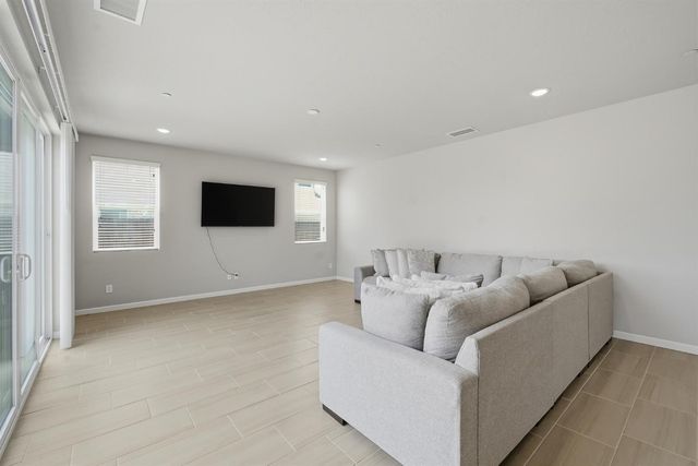 503 Cathedral Court S, Madera, CA 93636