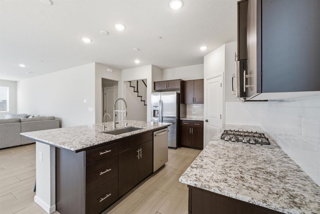 Image 10 of property listing at 503 Cathedral Court S, Madera, CA 93636