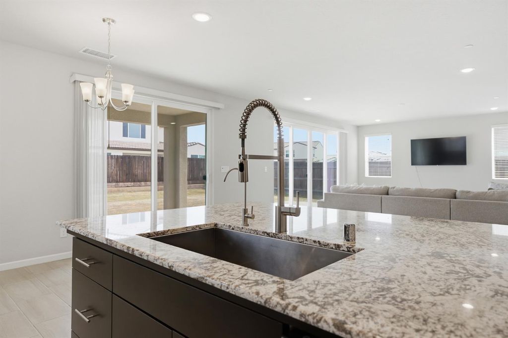 Image 12 of property listing at 503 Cathedral Court S, Madera, CA 93636