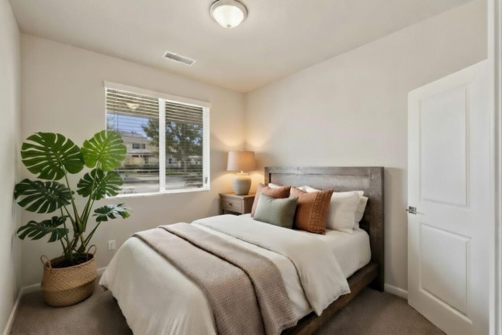 Image 14 of property listing at 503 Cathedral Court S, Madera, CA 93636