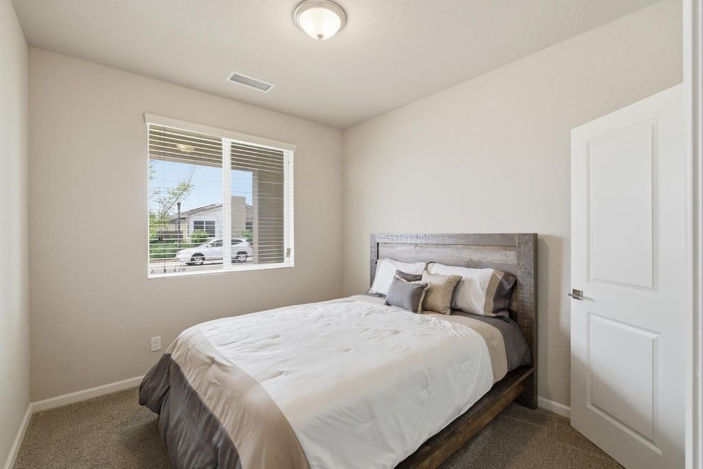 Image 15 of property listing at 503 Cathedral Court S, Madera, CA 93636