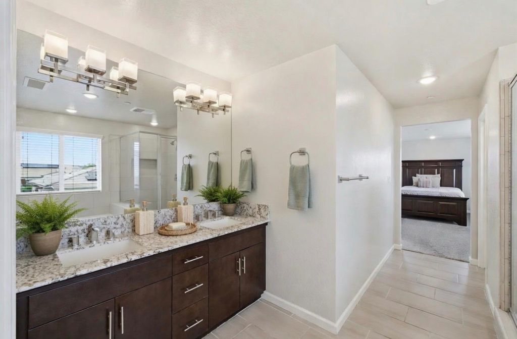 Image 22 of property listing at 503 Cathedral Court S, Madera, CA 93636